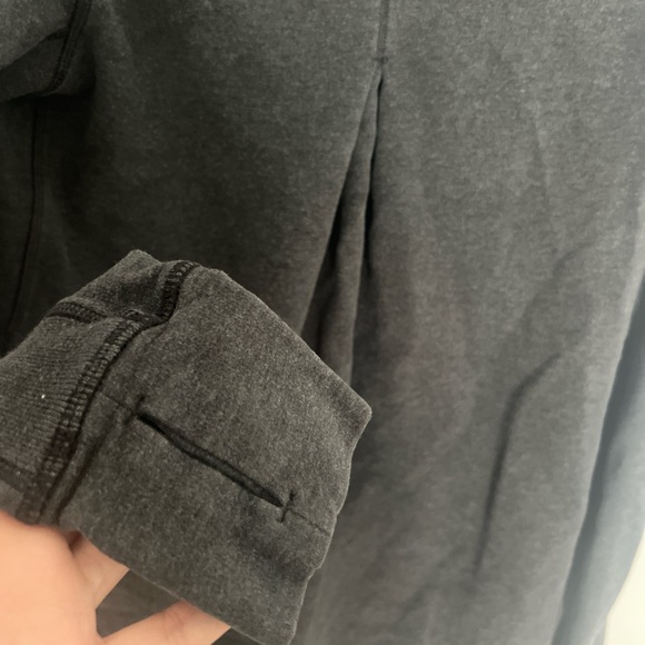 Lululemon crewneck ! size 4 - Picture 4 of 4